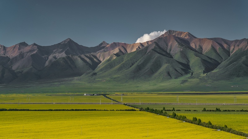 青海茫崖黑独山,地球上最像月球表面的水墨地貌